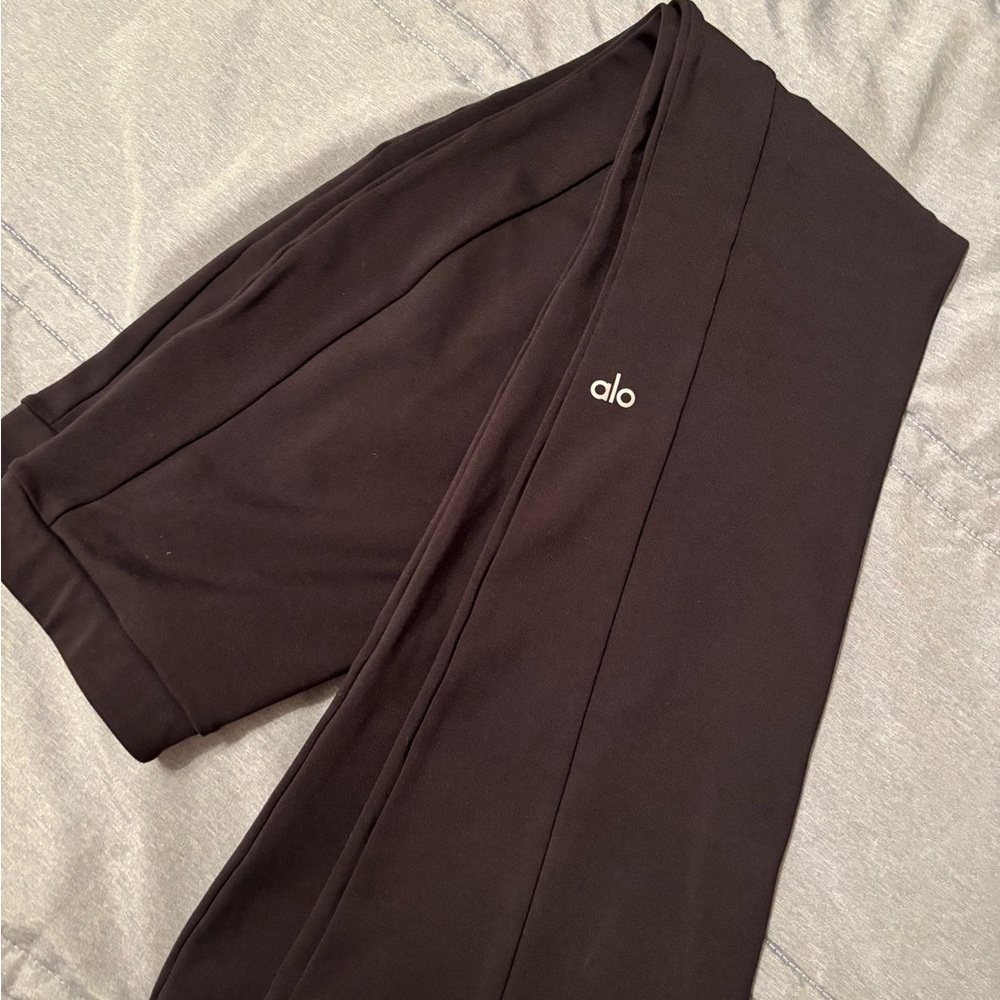 ALO Yoga Women’s Black Flare Leggings, size M